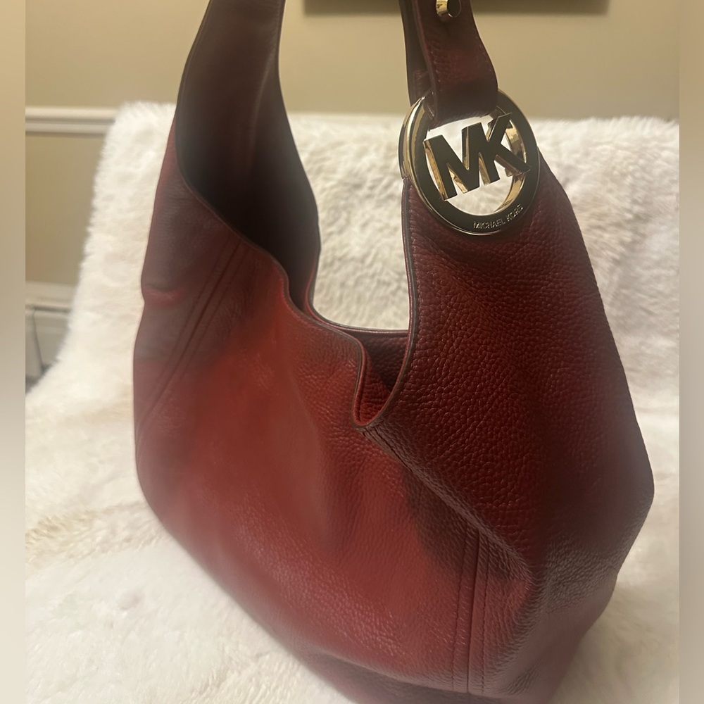 Michael Kors Fulton Large Shoulder Hobo Bag Pebbled Leather Rich Wine Red - Picture 3 of 5